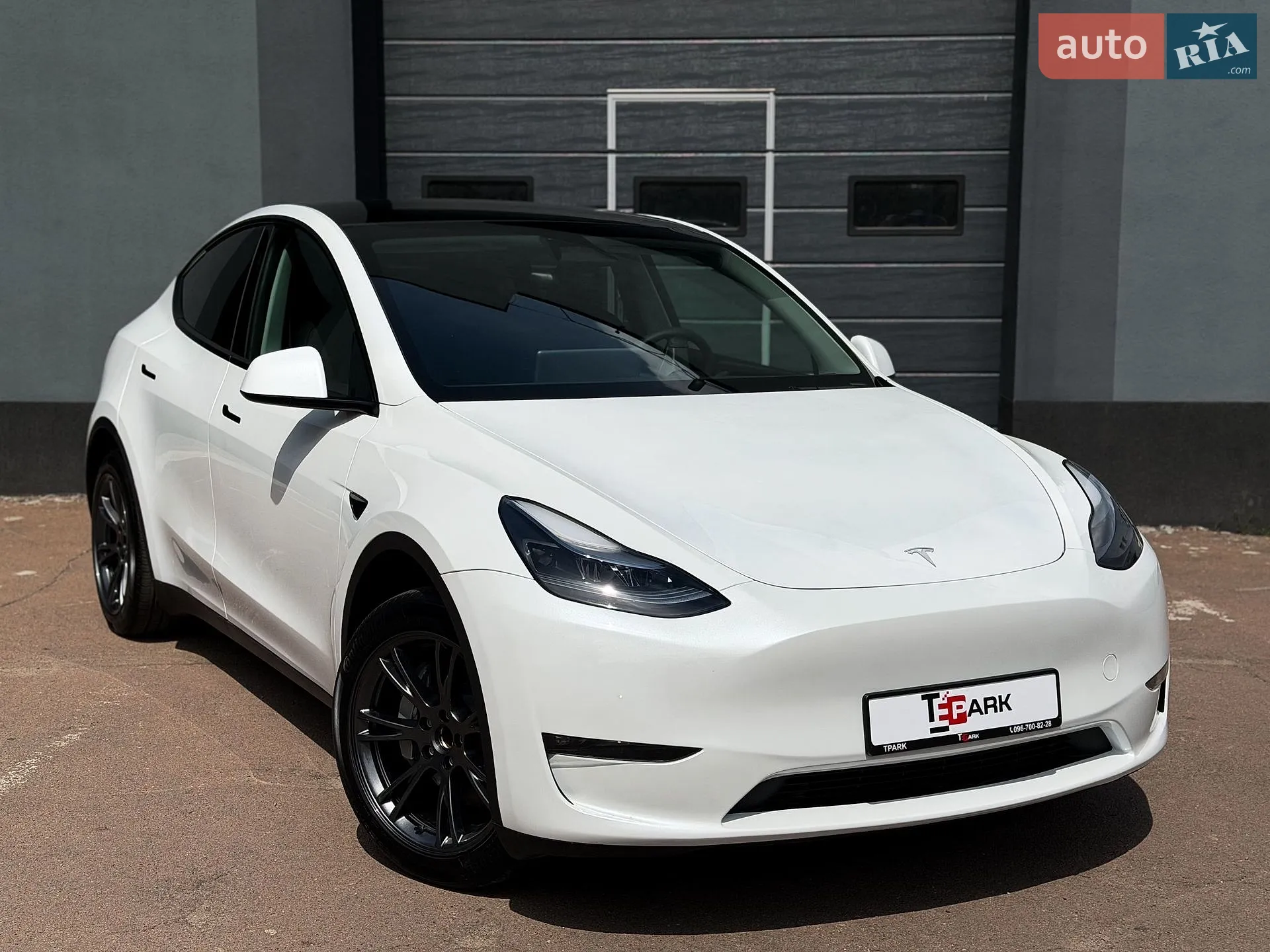 Tesla Model Y, 2024