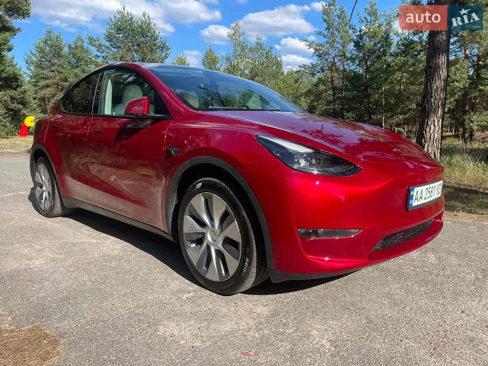 Tesla Model Y, 2024