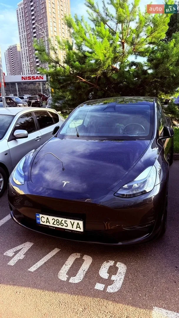 Tesla Model Y, 2024