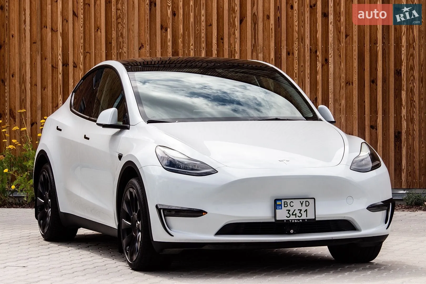 Tesla Model Y, 2024