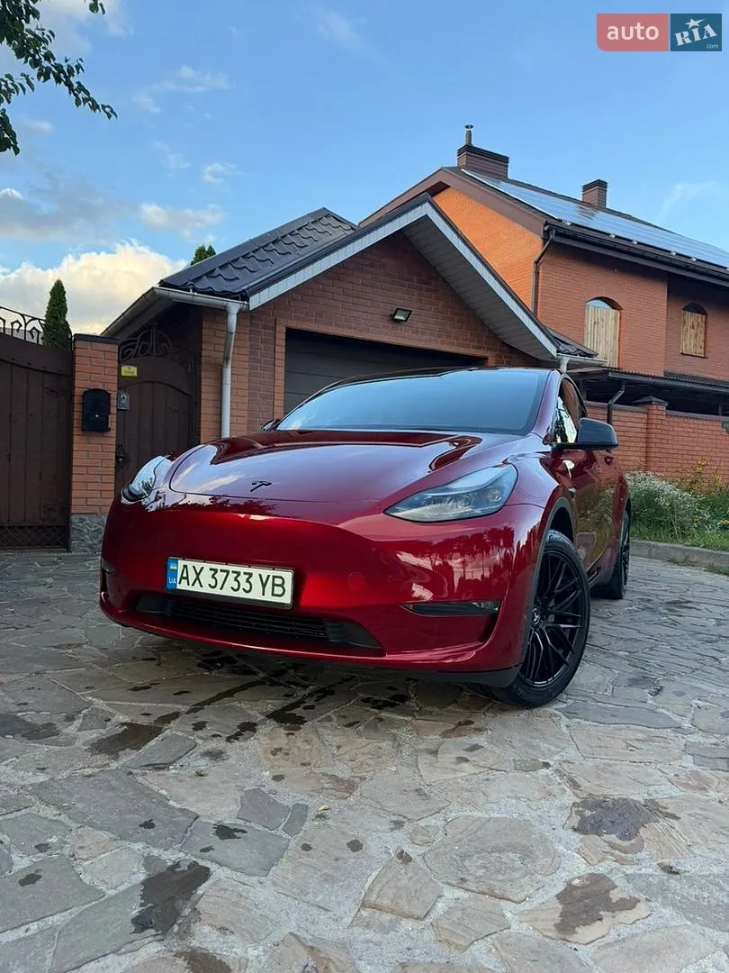 Tesla Model Y, 2024