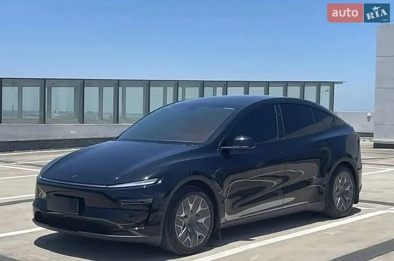 Tesla Model Y, 2025