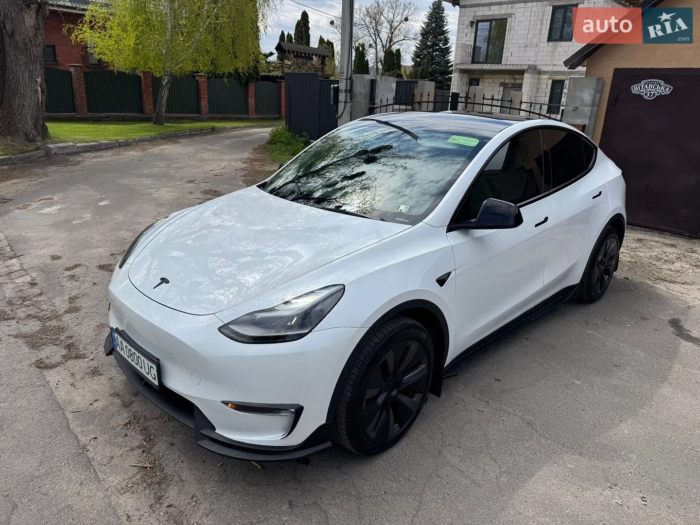 Tesla Model Y, 2024