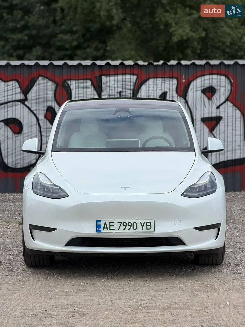 Tesla Model Y, 2024