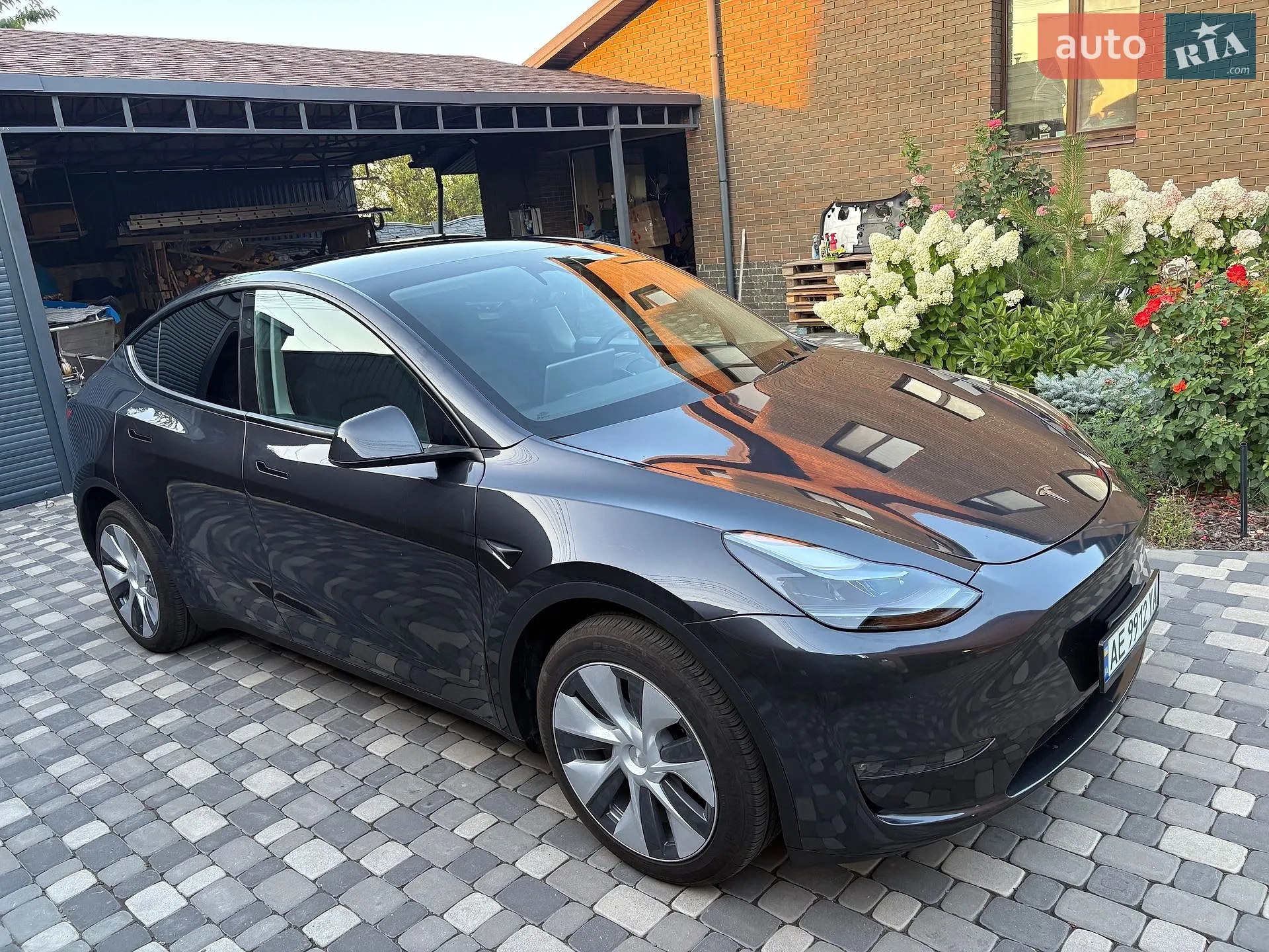 Tesla Model Y, 2024