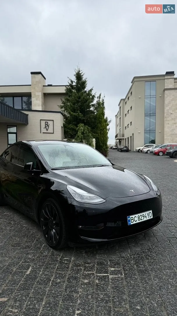 Tesla Model Y, 2023