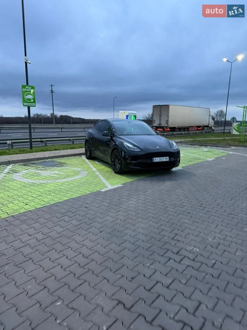Tesla Model Y, 2022