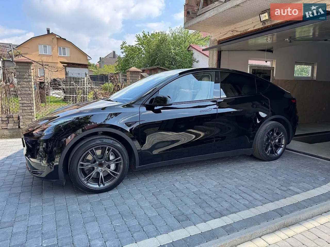 Tesla Model Y, 2024