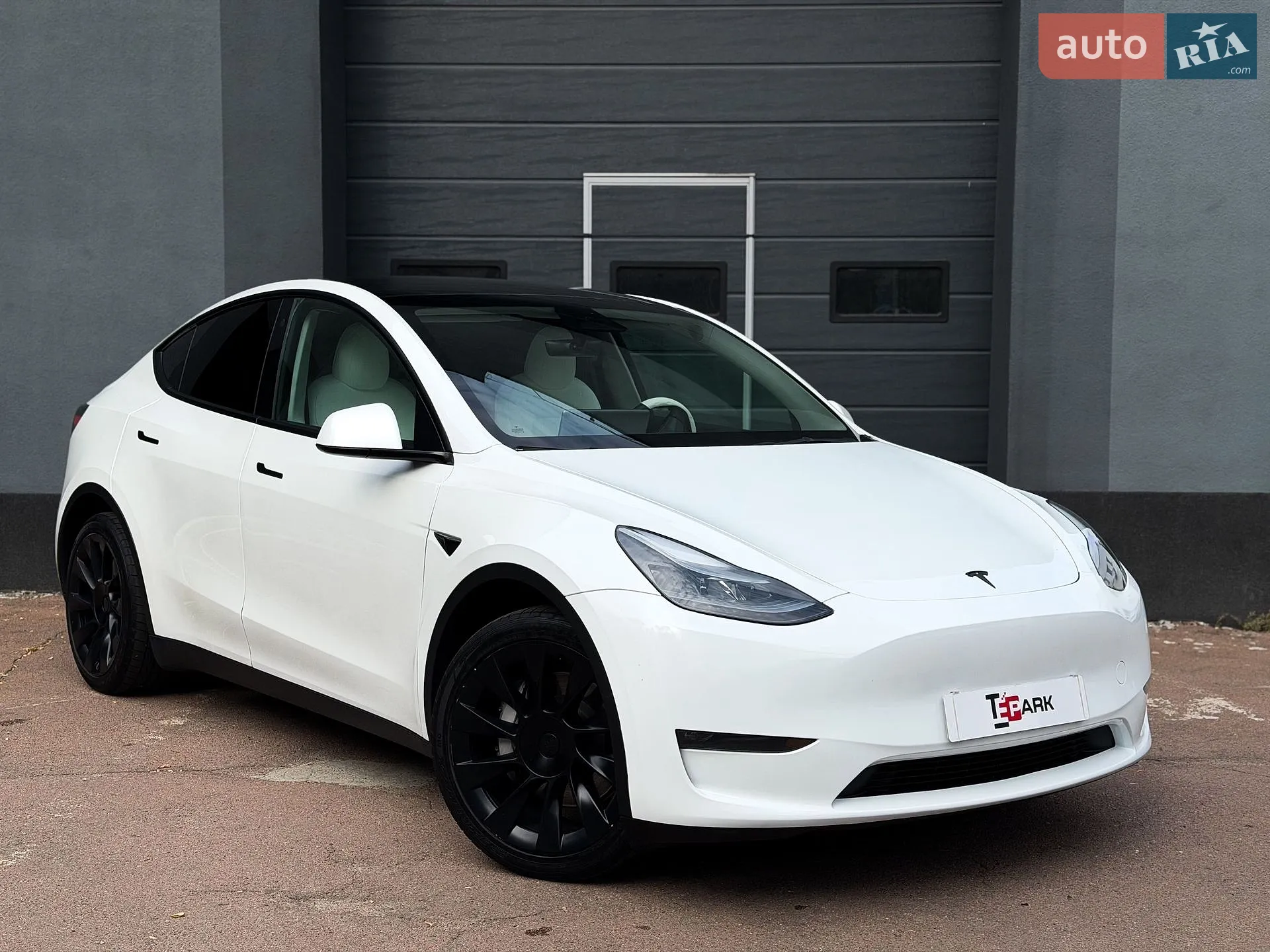 Tesla Model Y, 2023