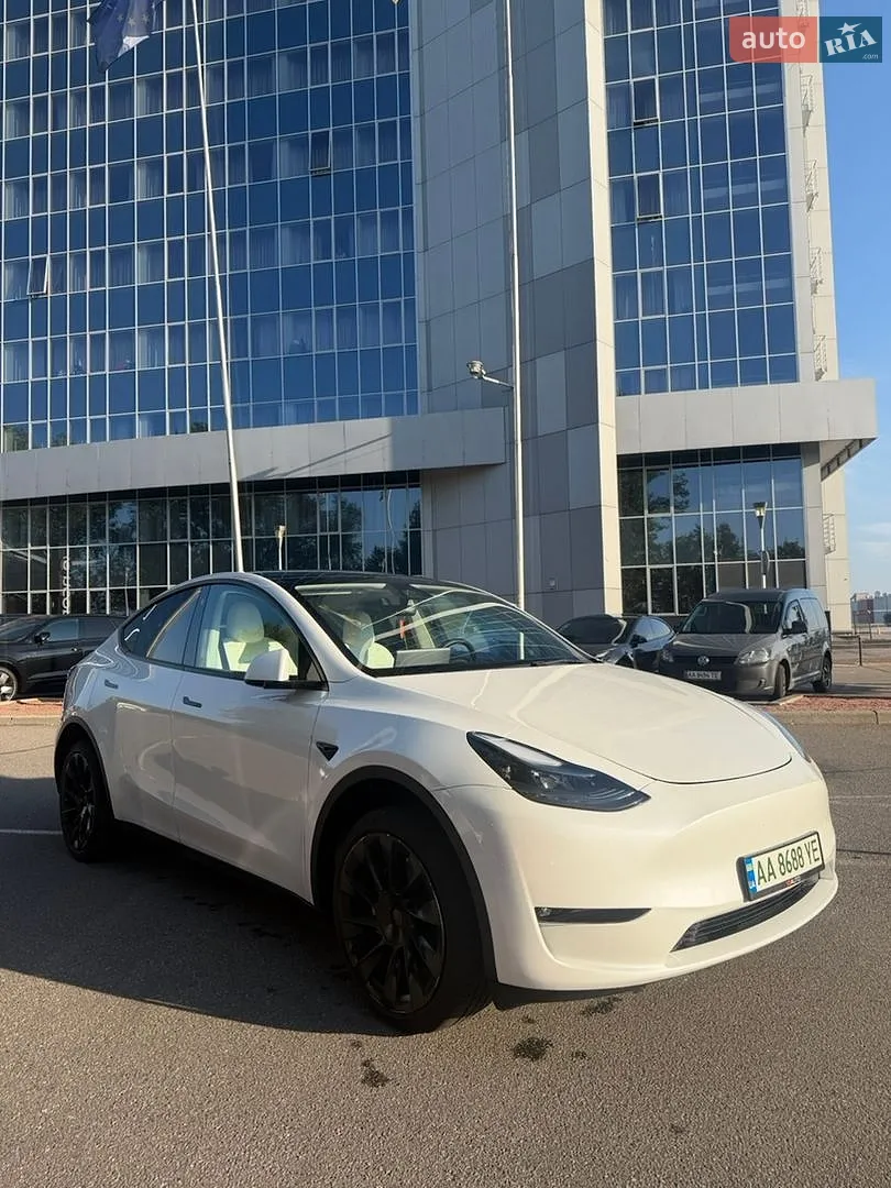 Tesla Model Y, 2023