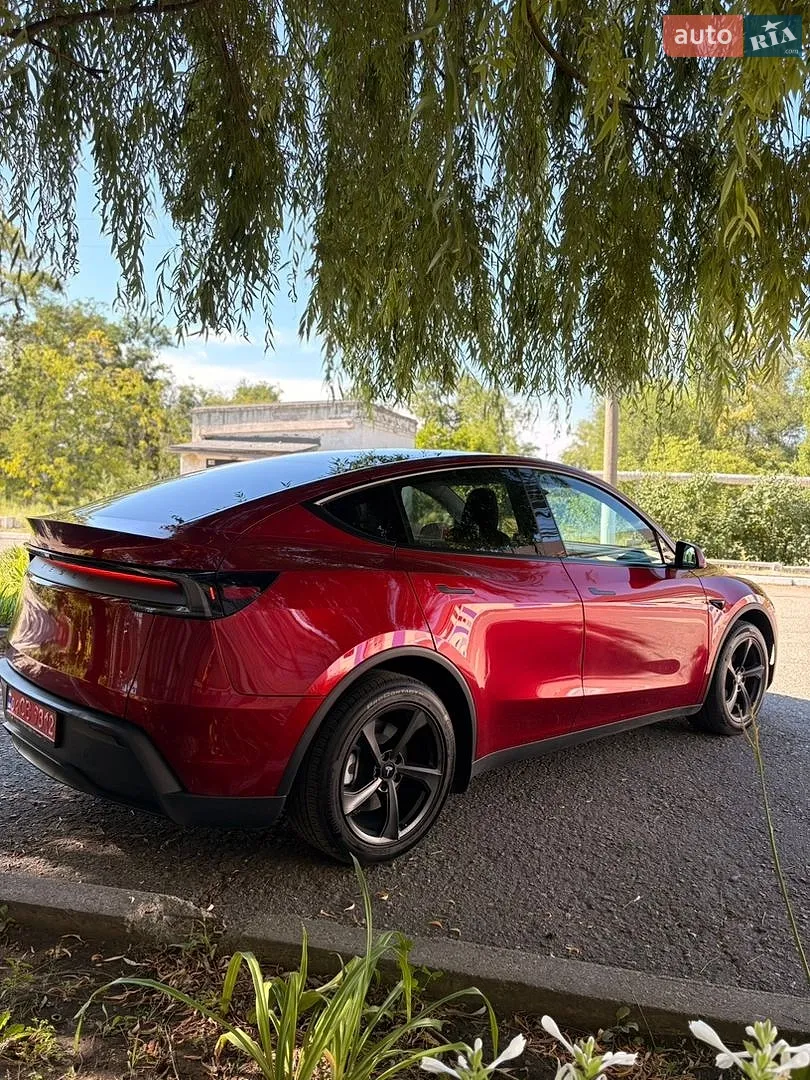 Tesla Model Y, 2025