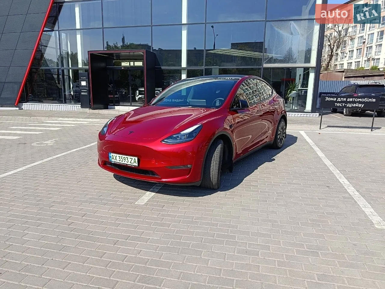 Tesla Model Y, 2024