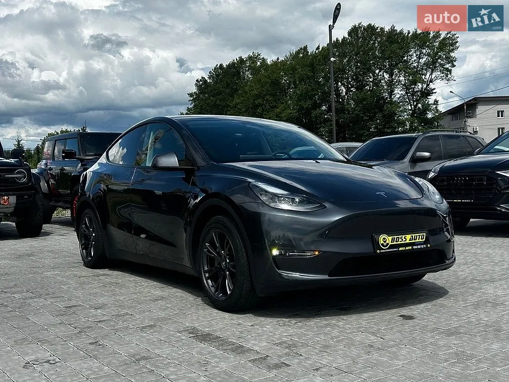 Tesla Model Y, 2024