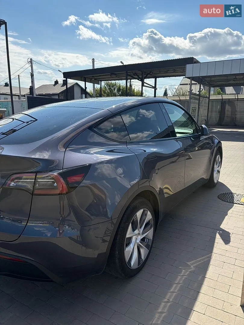 Tesla Model Y, 2023