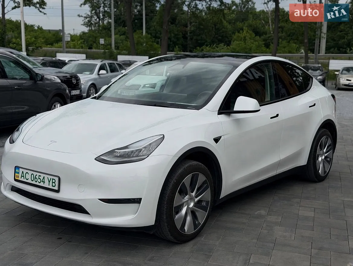 Tesla Model Y, 2023