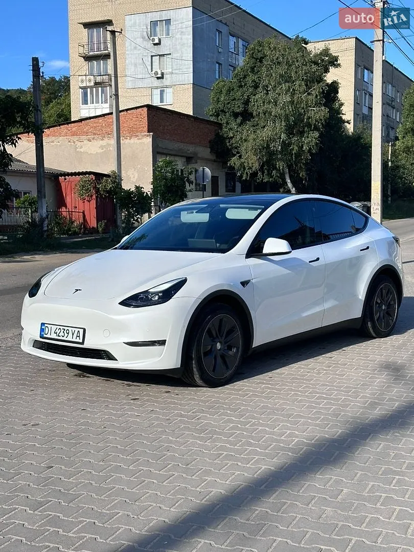 Tesla Model Y, 2021