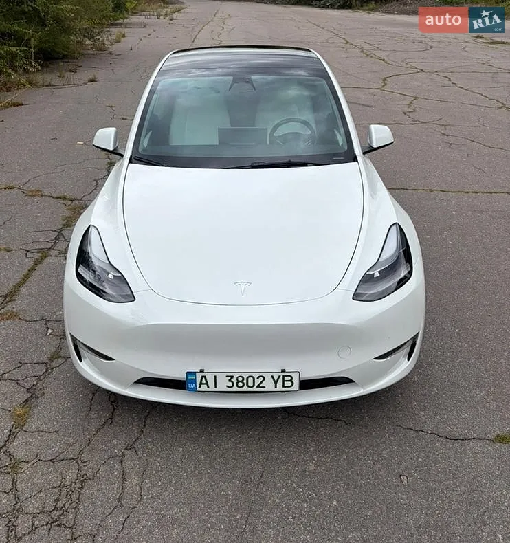 Tesla Model Y, 2023