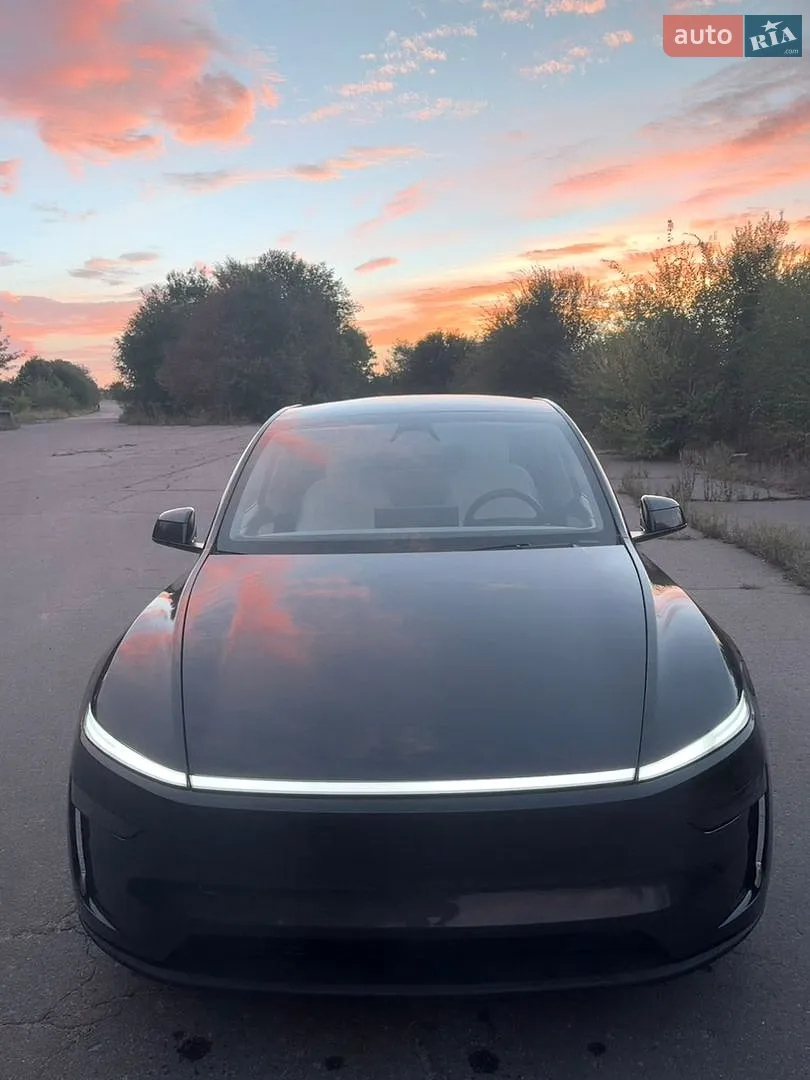 Tesla Model Y, 2025