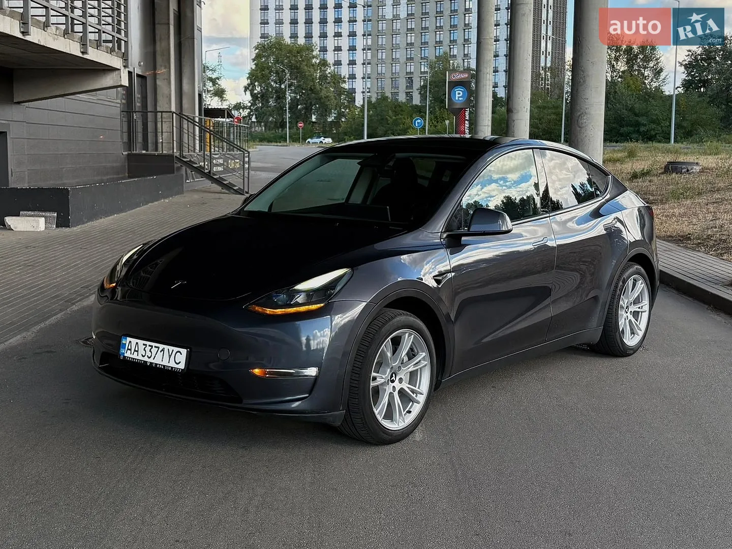 Tesla Model Y, 2023