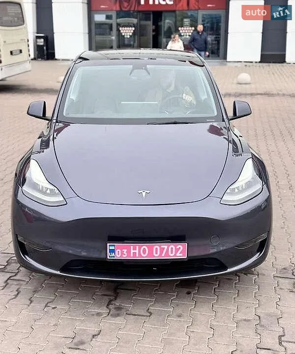 Tesla Model Y, 2023