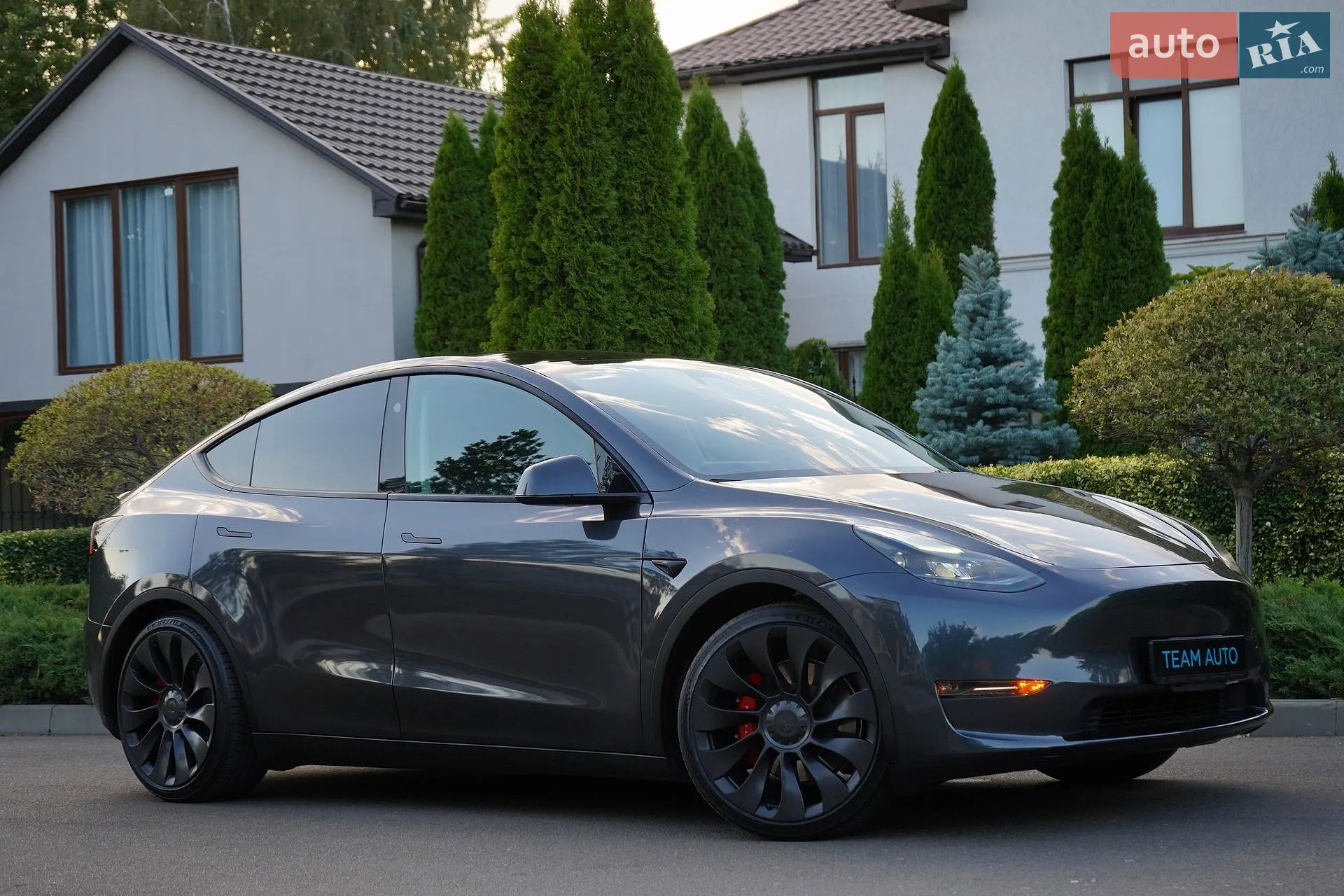 Tesla Model Y, 2024