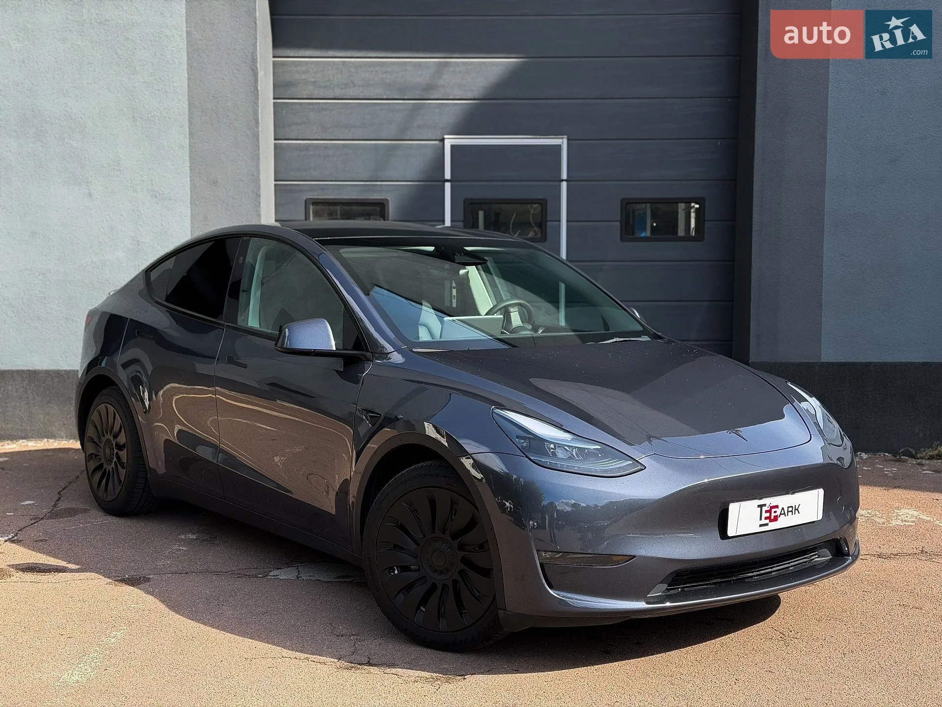 Tesla Model Y, 2023