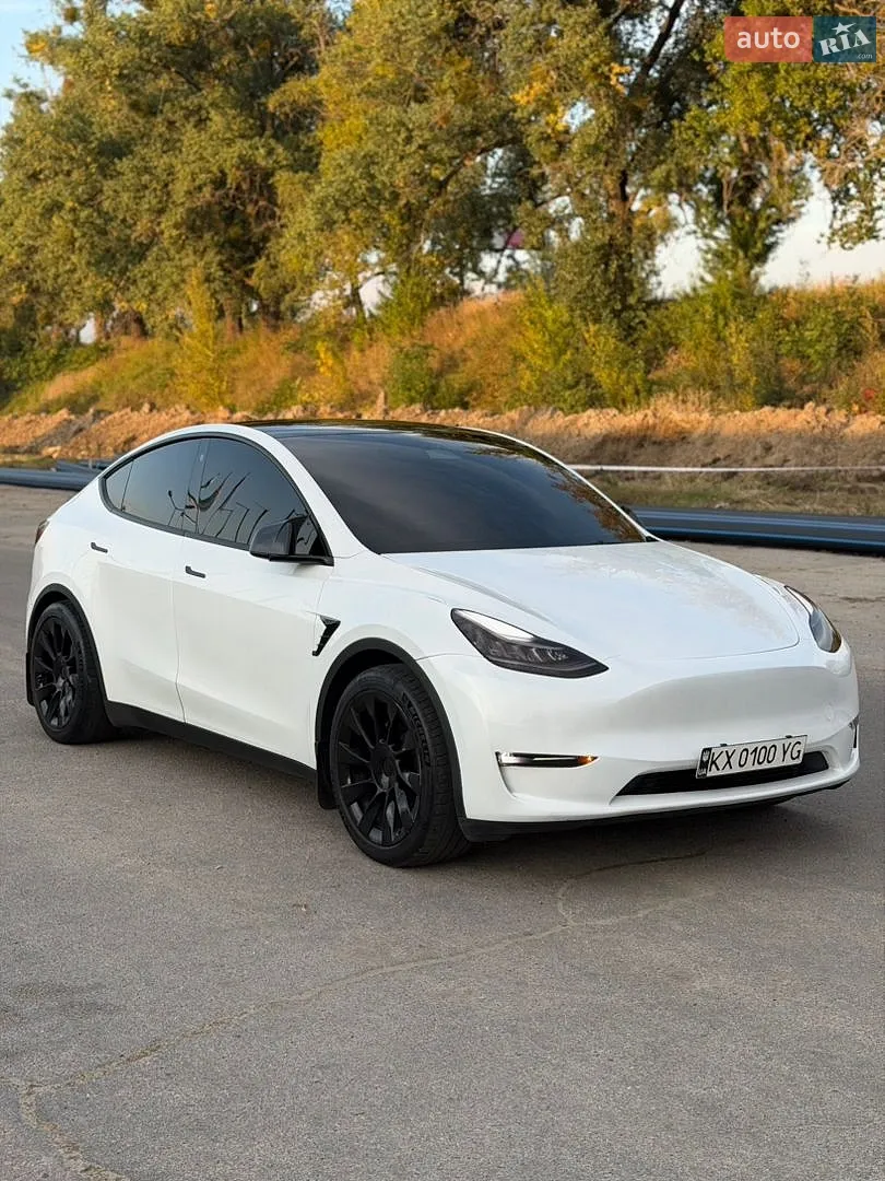Tesla Model Y, 2022