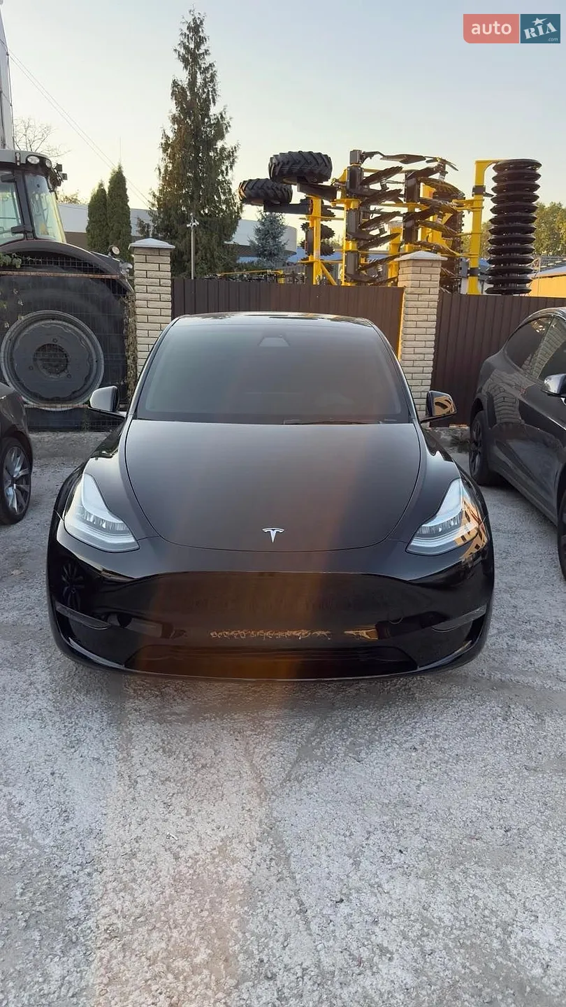 Tesla Model Y, 2022