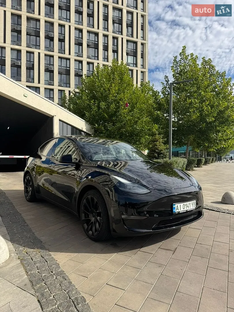 Tesla Model Y, 2024