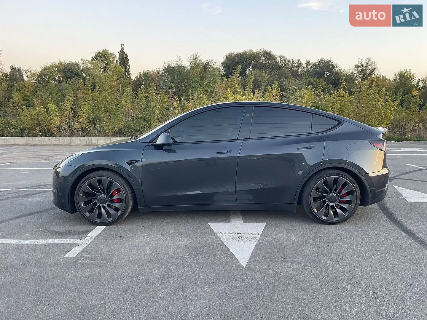 Tesla Model Y, 2024