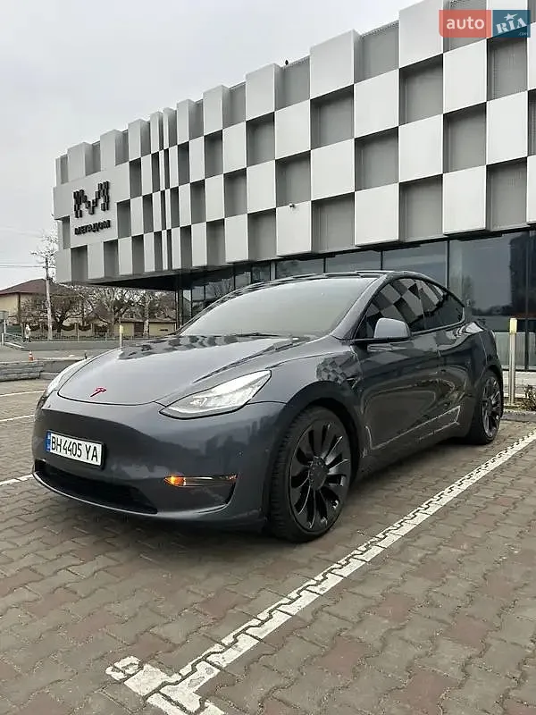 Tesla Model Y, 2022