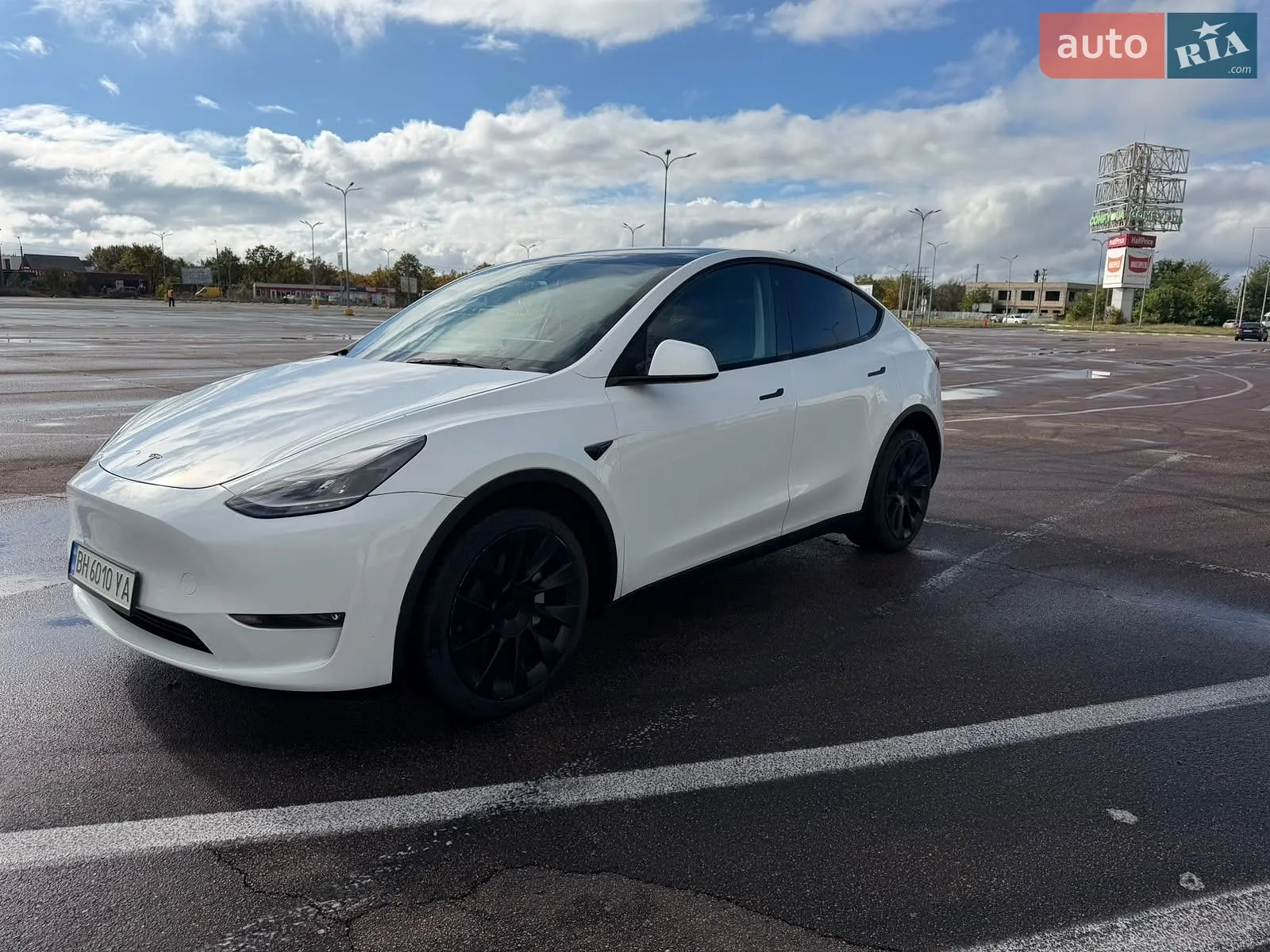 Tesla Model Y, 2023