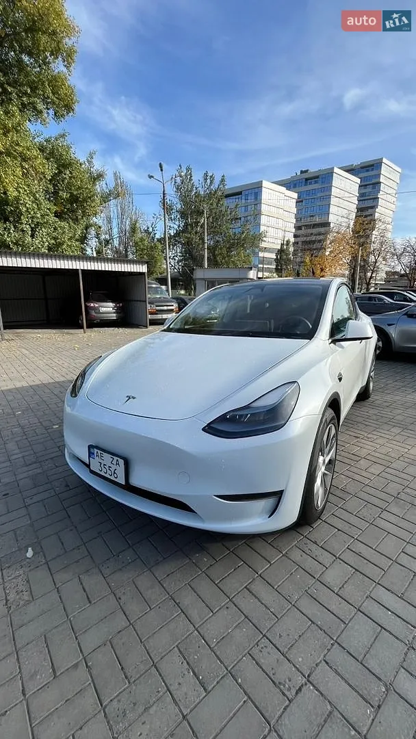 Tesla Model Y, 2023