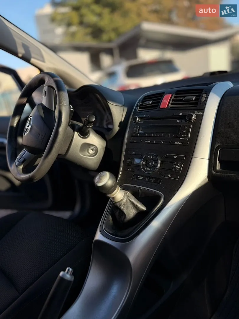 Toyota Auris, 2011
