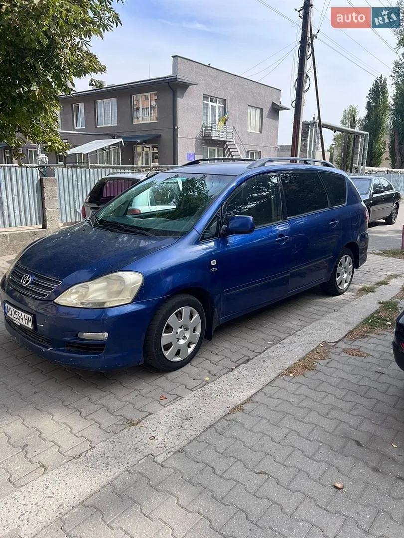 Toyota Avensis Verso, 2004