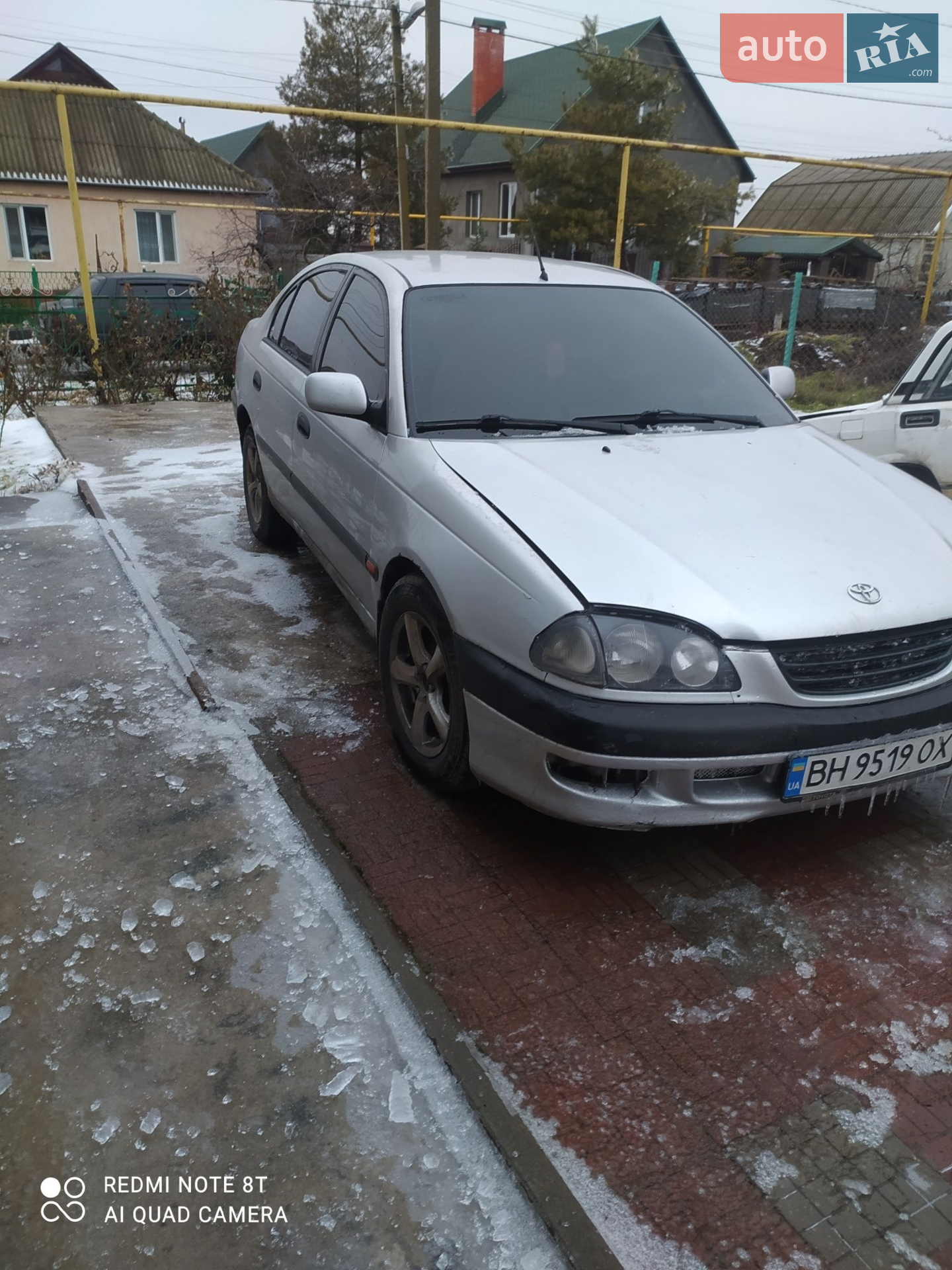 Toyota Avensis, 1998