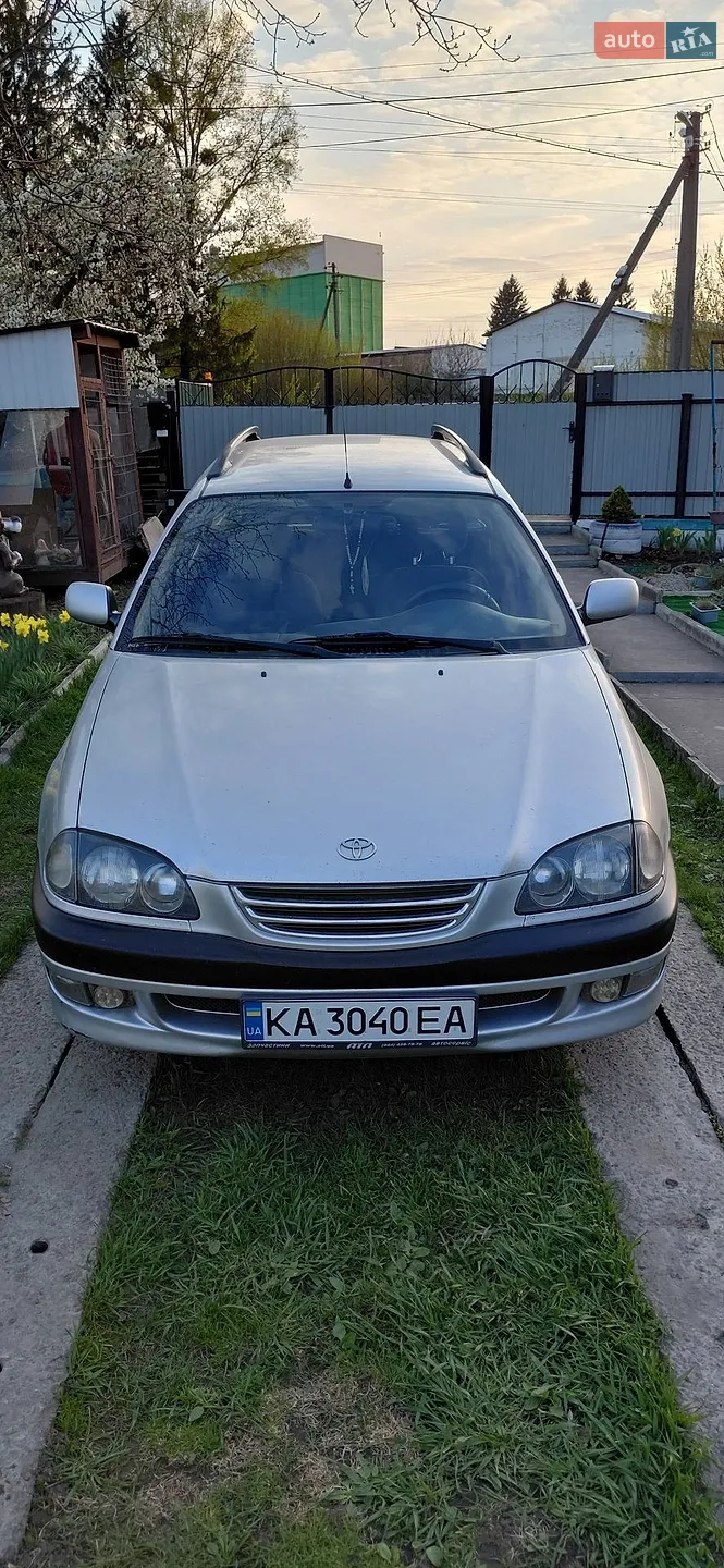 Toyota Avensis, 1998