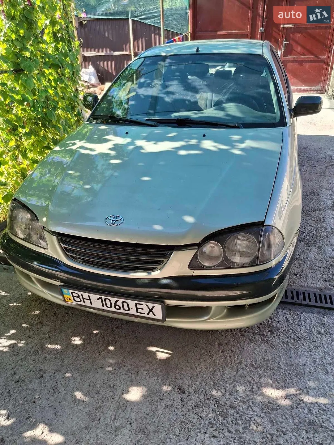Toyota Avensis, 1998