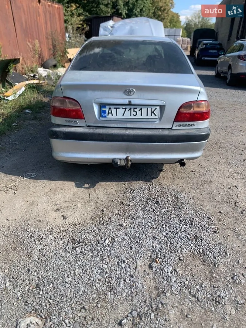 Toyota Avensis, 2001