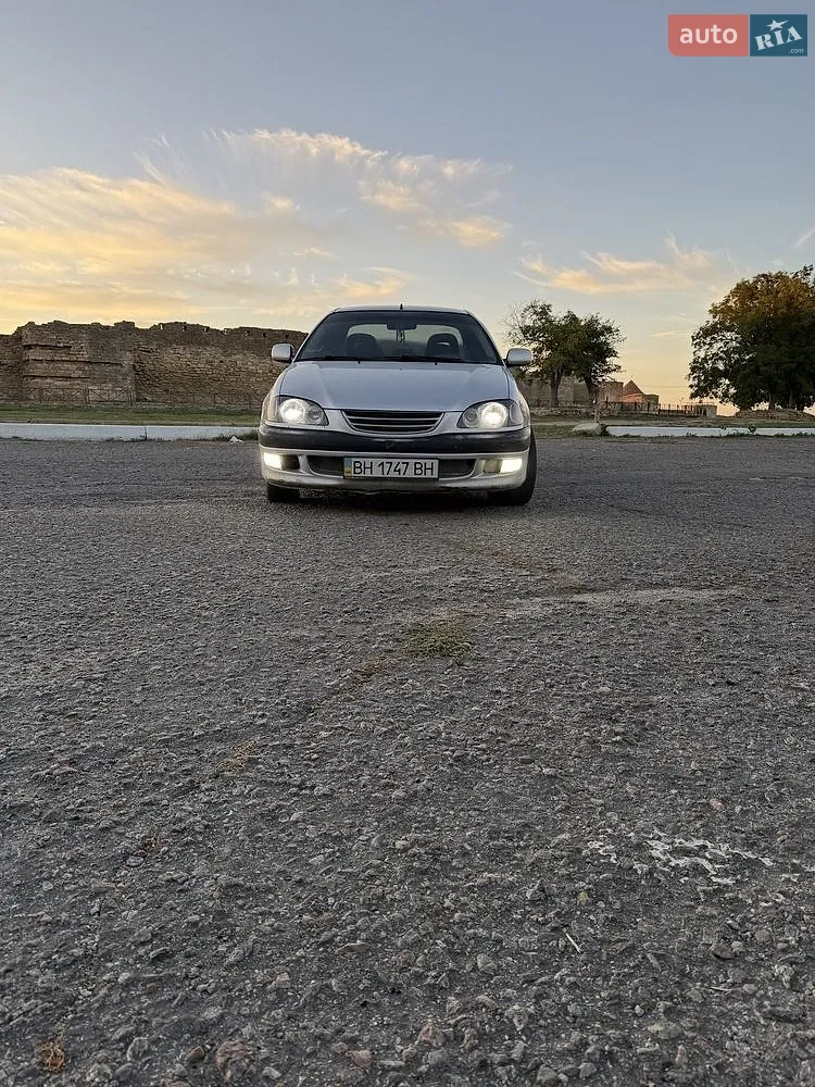 Toyota Avensis, 2000