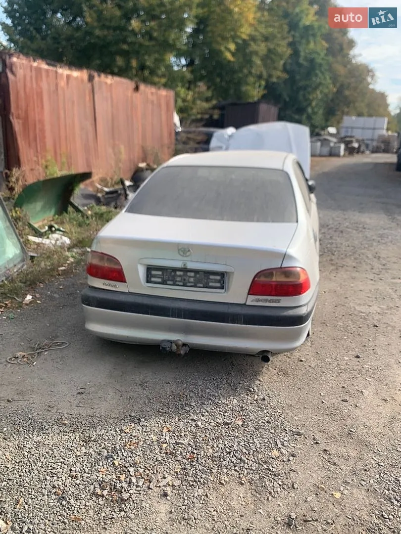 Toyota Avensis, 2002