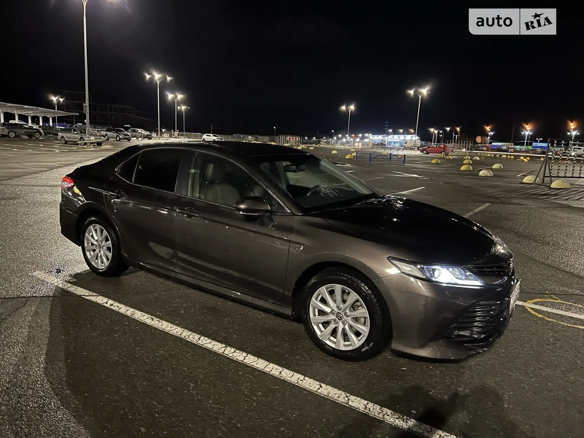 Toyota Camry 2020 — 1
