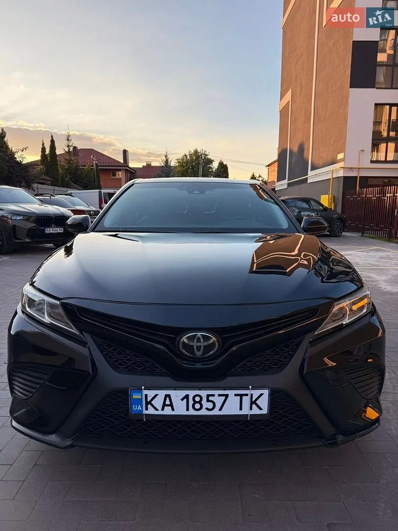 Toyota Camry 2018 — 1
