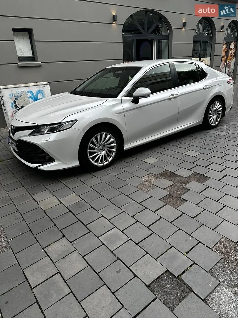 Toyota Camry, 2018