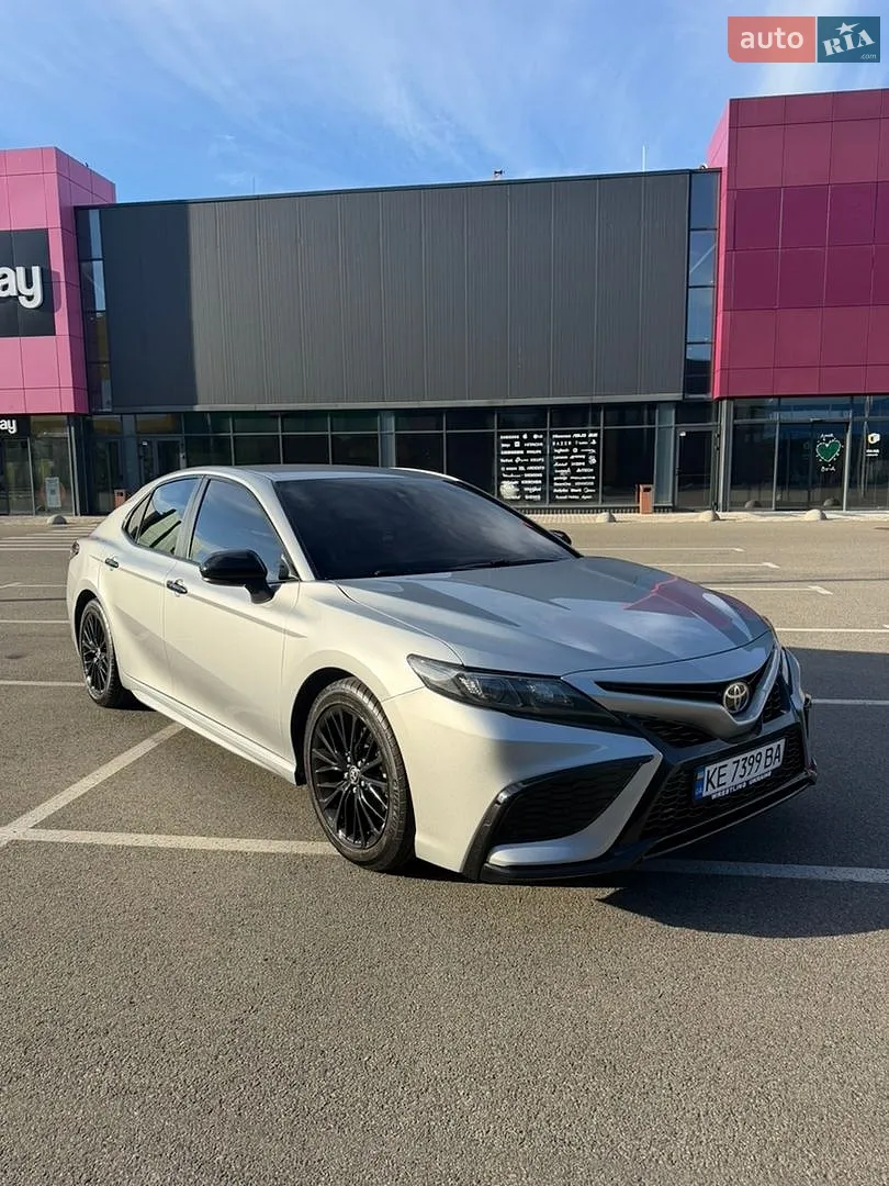 Toyota Camry 2021 — 1