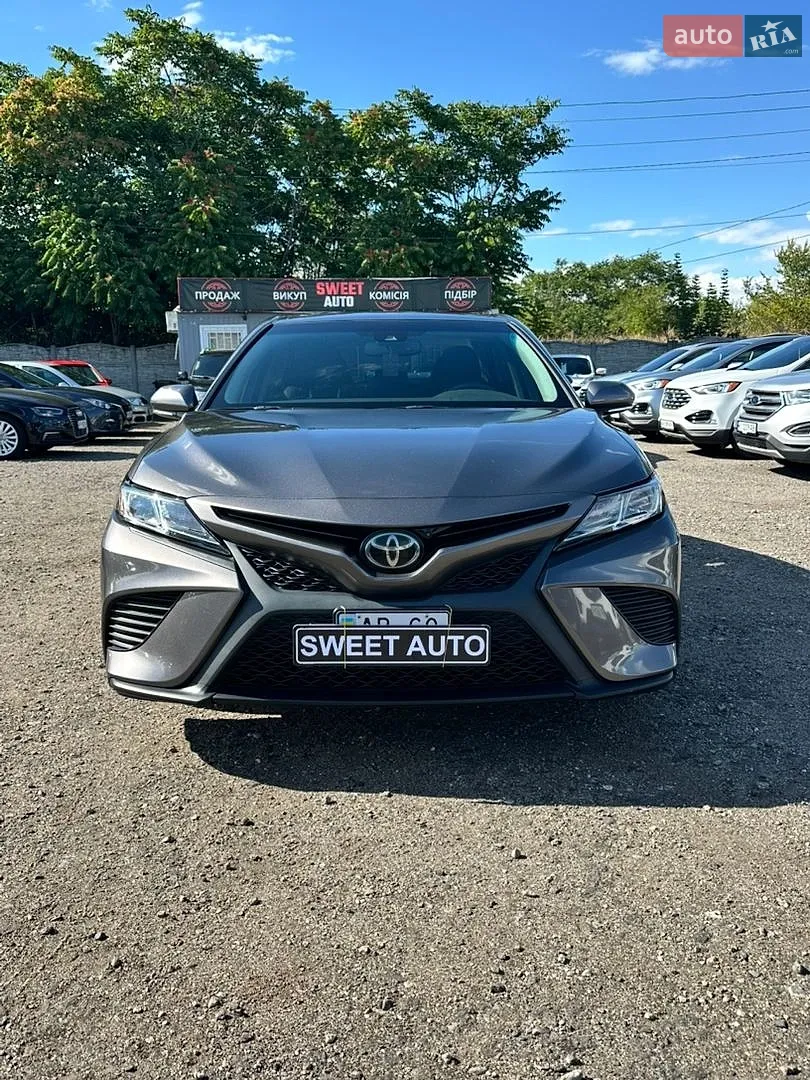 Toyota Camry 2018 — 1
