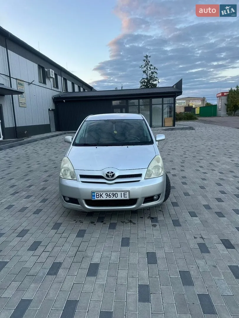 Toyota Corolla Verso, 2005