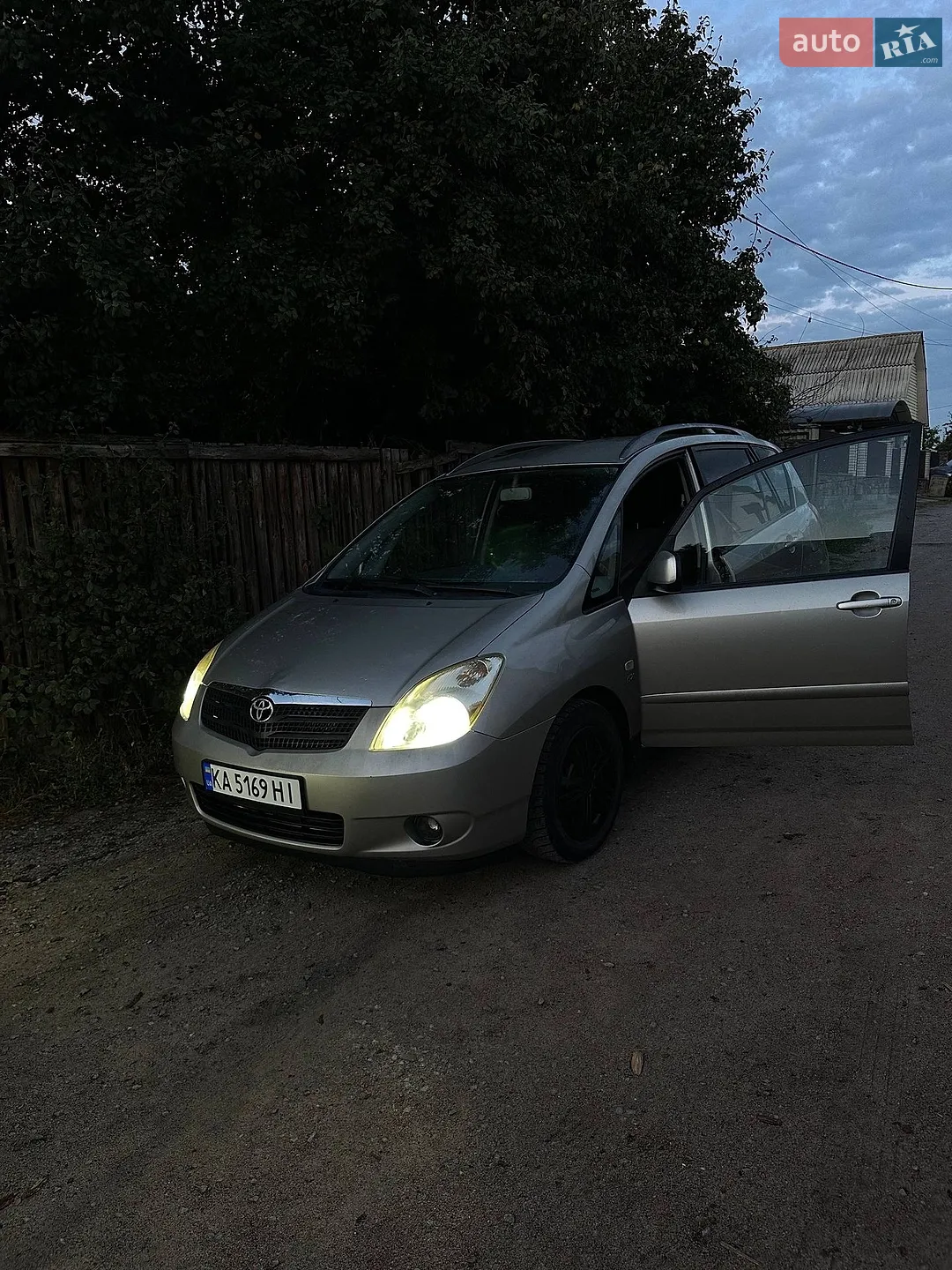 Toyota Corolla Verso, 2004