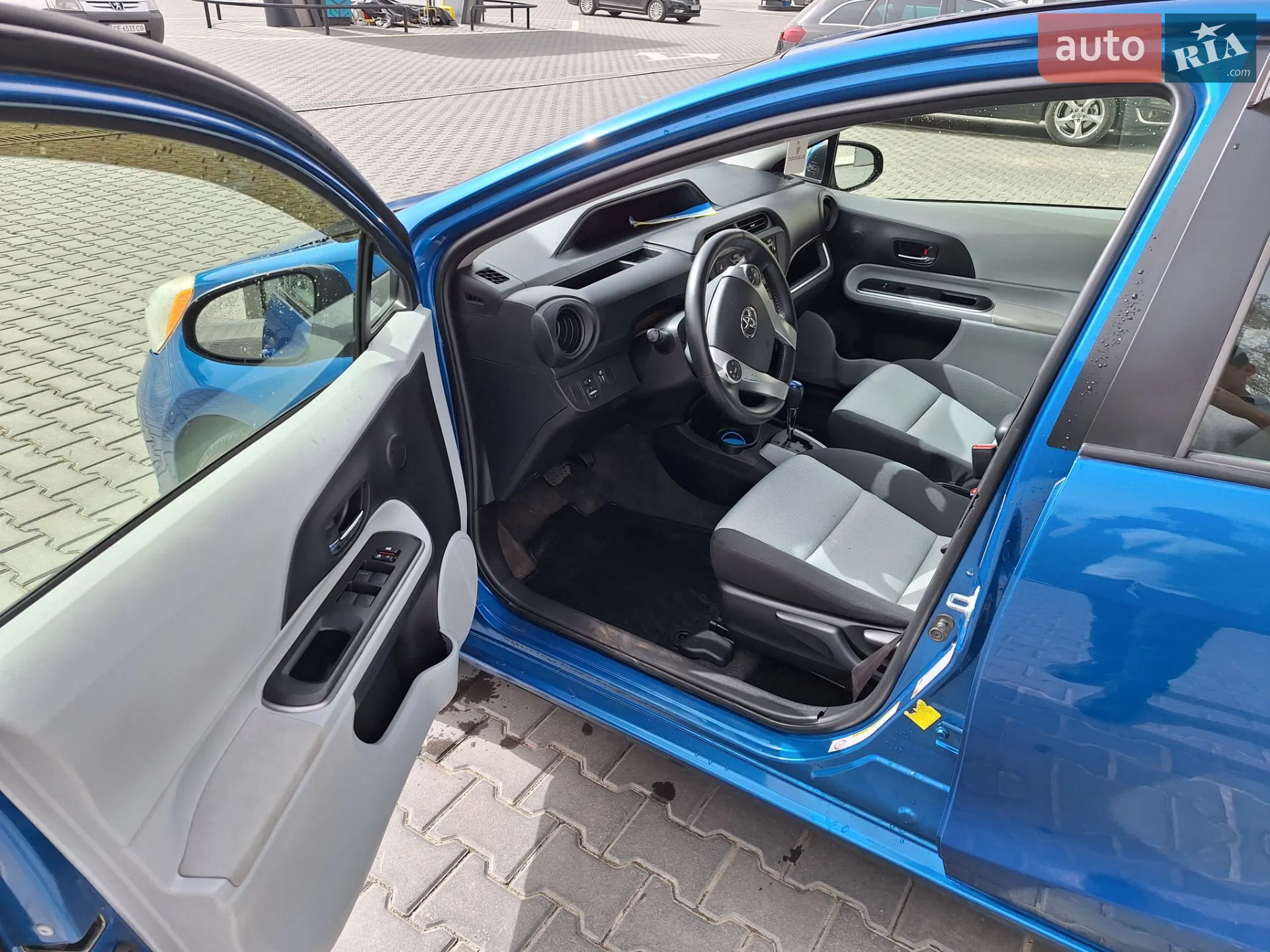 Toyota Prius C, 2014