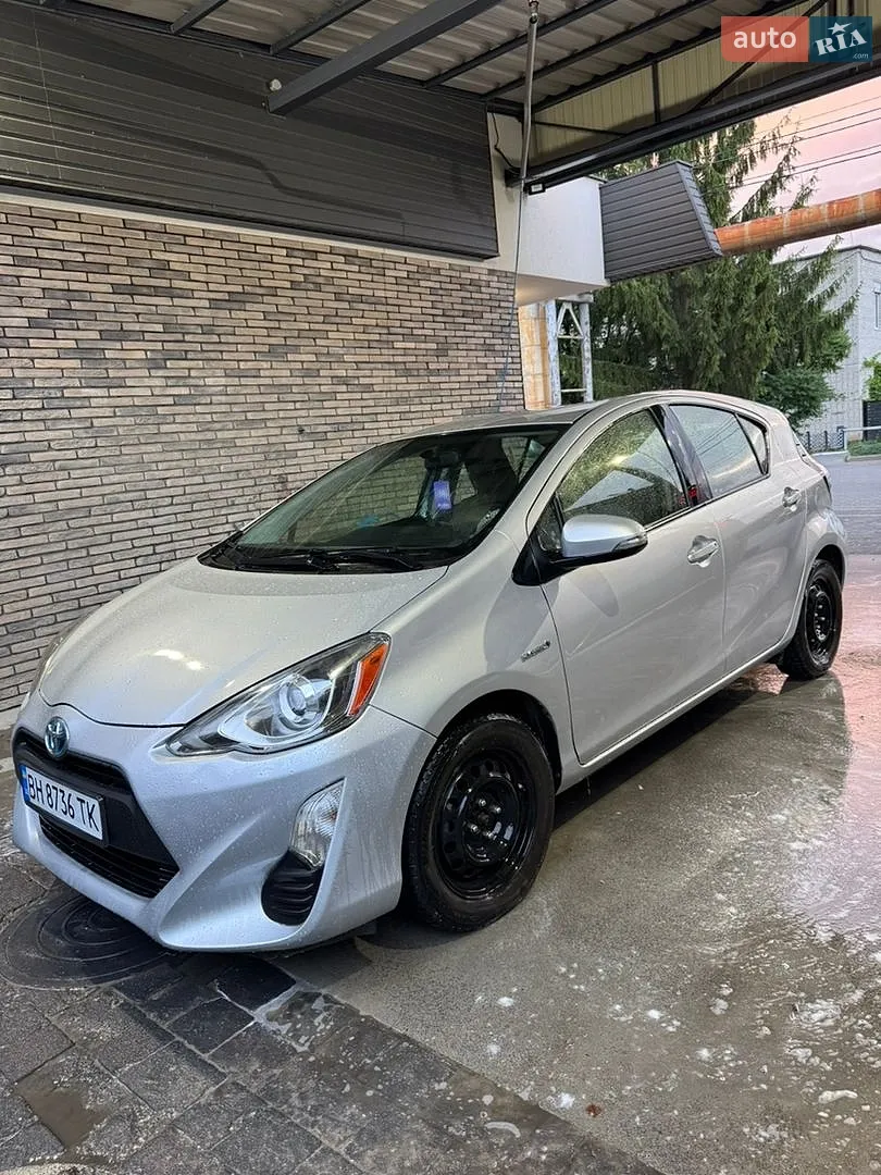 Toyota Prius C, 2015